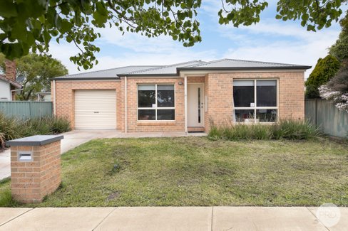 18 Hyacinth Grove, WENDOUREE VIC 3355