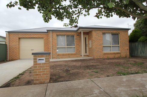 18 Hyacinth Grove, WENDOUREE VIC 3355