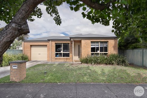 18 Hyacinth Grove, WENDOUREE VIC 3355