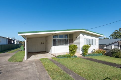 18 Jimmieson Avenue, LABRADOR QLD 4215