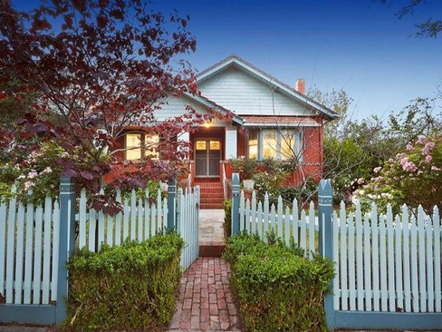 18 Kennealy Street Surrey Hills 3127