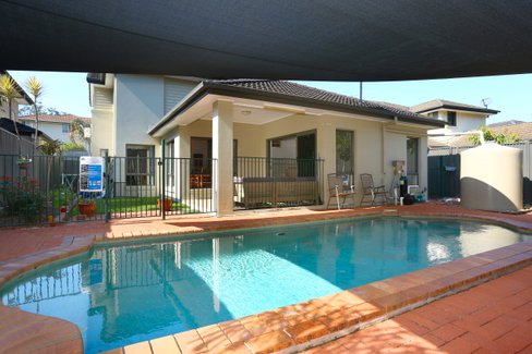 18 Lockwood Place, MOLENDINAR QLD 4214