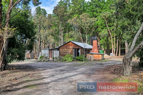 18 Log Cabin Lane, CARNGHAM VIC 3351