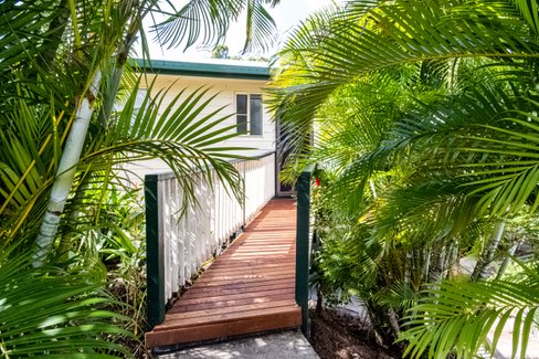 18 Macarthur Dr, CANNONVALE QLD 4802