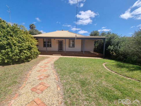 18 Malkin Ave, UNDERBOOL VIC 3509