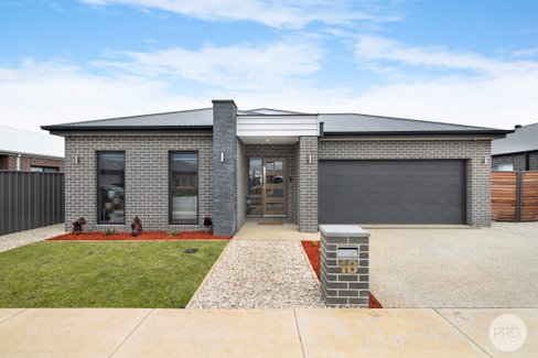 18 Mary Drive, ALFREDTON VIC 3350