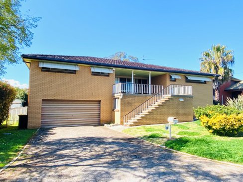 18 McDonald Crescent, TAMWORTH NSW 2340