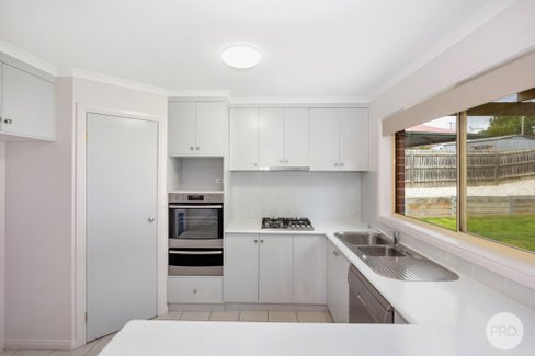 18 Melvyn Crescent, MOUNT CLEAR VIC 3350