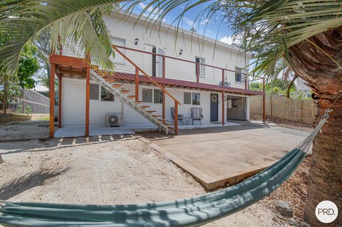 18 Pelican Street, SLADE POINT QLD 4740