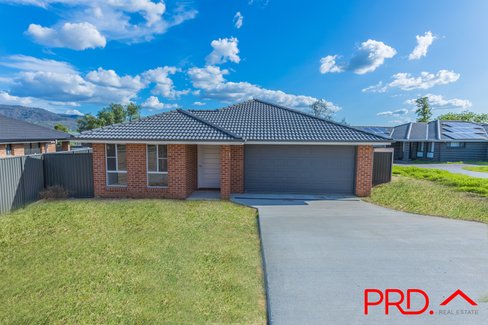 18 Reginald Drive, KOOTINGAL NSW 2352