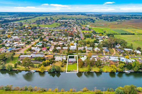 18 Robb Street, East Bairnsdale