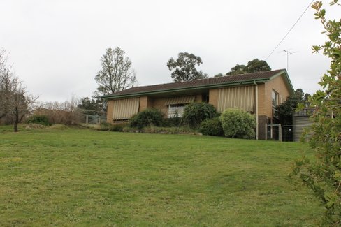 18 Rogers Street, CRESWICK VIC 3363