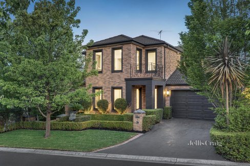 18 Shirvington Place Donvale 3111