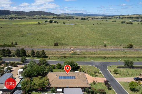 18 Simms Drive, BUNGENDORE NSW 2621