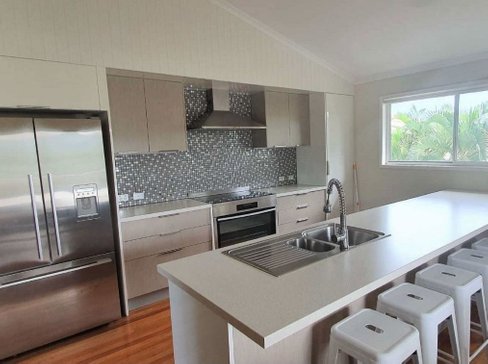 18 South Molle Blvd, CANNONVALE QLD 4802