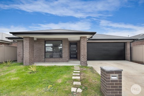 18 Spoonbill Avenue, WINTER VALLEY VIC 3358