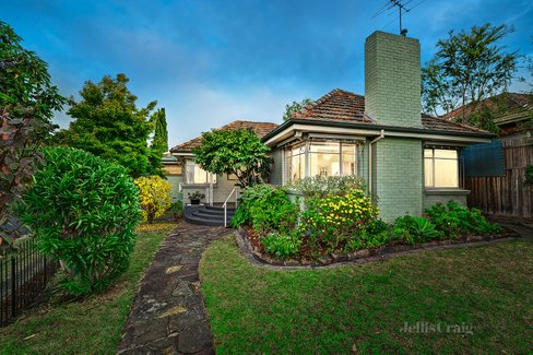 18 Spruzen Avenue Kew East 3102