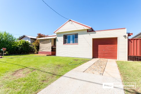18 Stewart Avenue, TAMWORTH NSW 2340