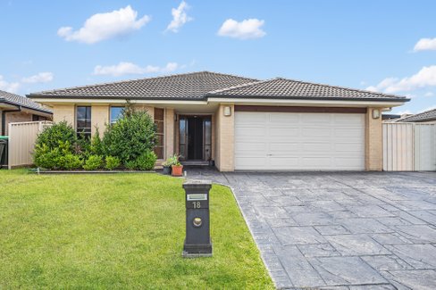 18 Strutt Crescent, METFORD NSW 2323
