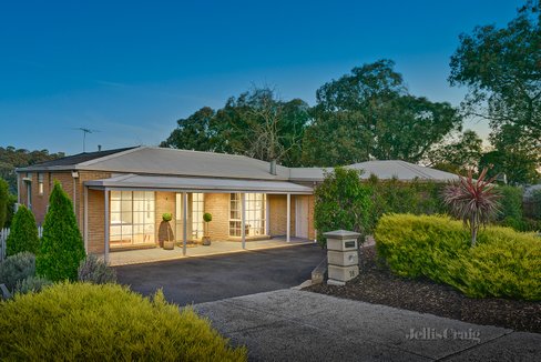 18 Stuart Street Greensborough 3088