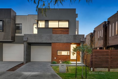 18 Sun Orchid Circuit St Helena 3088