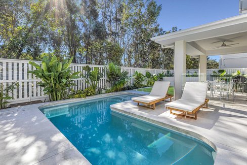 18 Suncove Court, Burleigh Heads QLD 4220