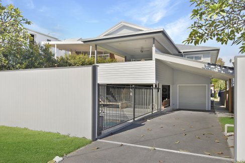 18 Twenty Fourth Avenue, PALM BEACH QLD 4221