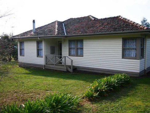18 Urquhart Street, GORDON VIC 3345