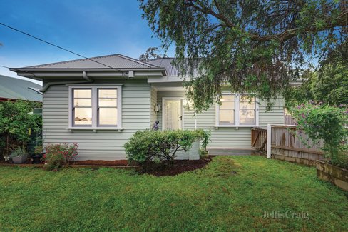 1/8 Victory Street Mitcham 3132