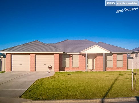 18 Womboin Crescent, GLENFIELD PARK NSW 2650