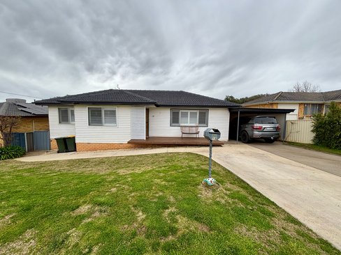 18 Yarmouth Parade, OXLEY VALE NSW 2340