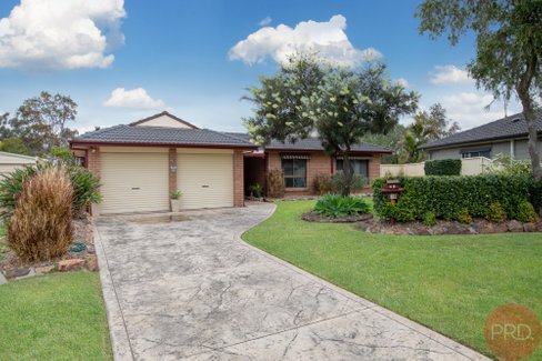 18 Young Close, THORNTON NSW 2322