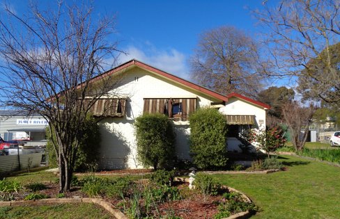 180 Adelong Road, TUMUT NSW 2720