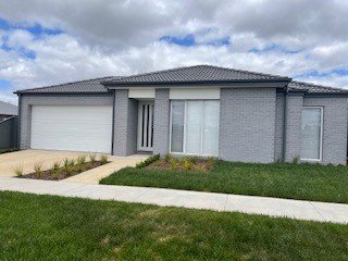 180/54 Creekstone Drive, ALFREDTON VIC 3350