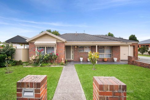 1 807 Ripon Street Redan 3350