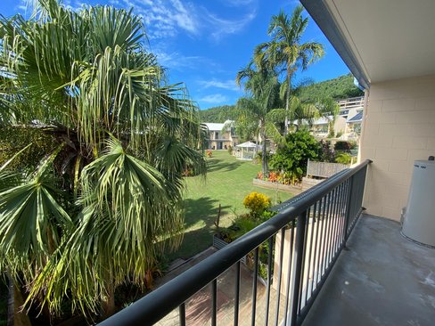 18/11 Island Drive, CANNONVALE QLD 4802