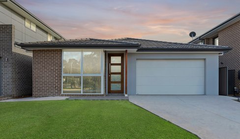 182 Willowdale Drive, DENHAM COURT NSW 2565