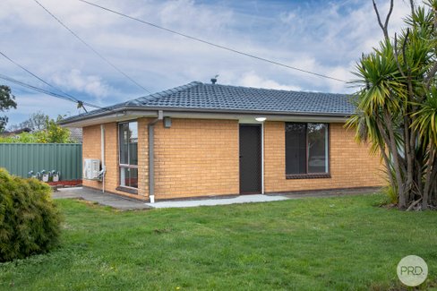 1/9 Aminya Avenue, DELACOMBE VIC 3356