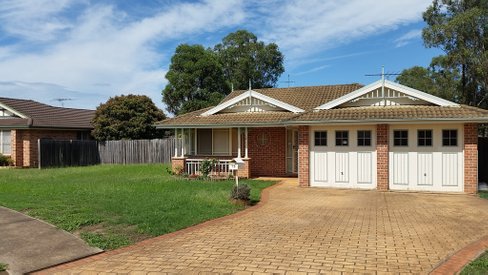 19 Buyu Drive, GLENMORE PARK NSW 2745
