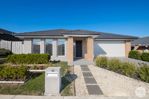 19 Cortina Drive, WINTER VALLEY VIC 3358