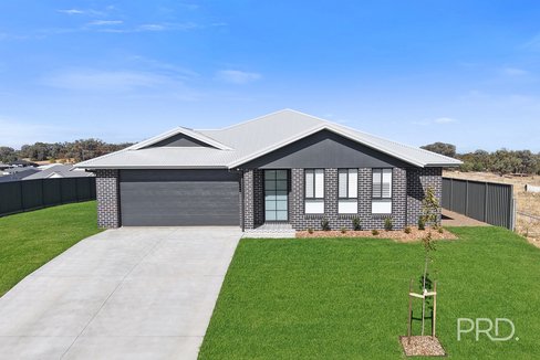 19 Crested Avenue, MOORE CREEK