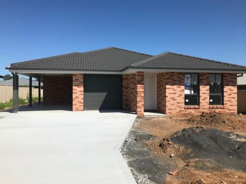 1/9 Explorers Way, TAMWORTH NSW 2340