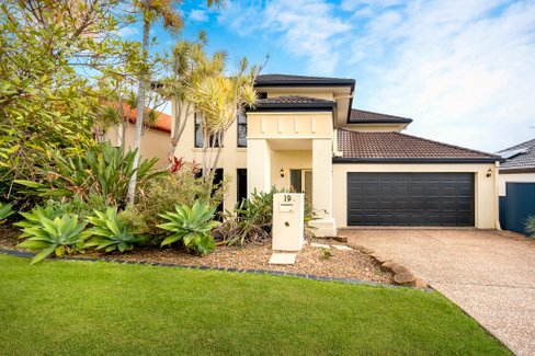 19 Gerona Circuit, VARSITY LAKES QLD 4227