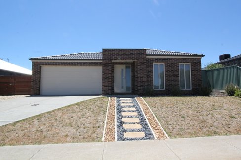 19 Middlin Street, BROWN HILL VIC 3350