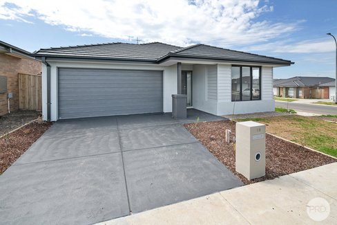 19 Moritz Drive, WINTER VALLEY VIC 3358