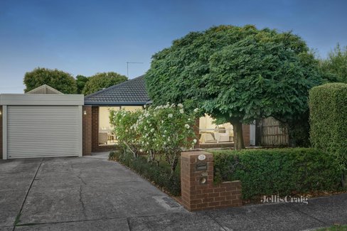 19 Naramah Street Forest Hill 3131