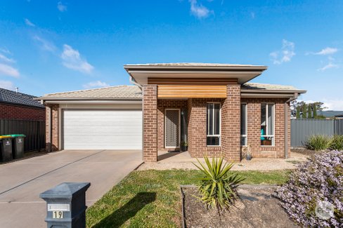19 National Parade, EAGLEHAWK VIC 3556