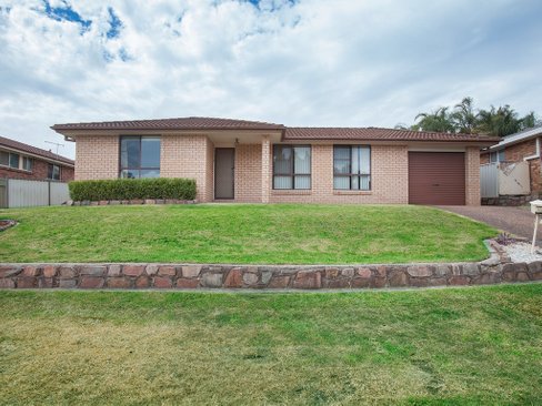 19 Pacific Crescent, ASHTONFIELD NSW 2323