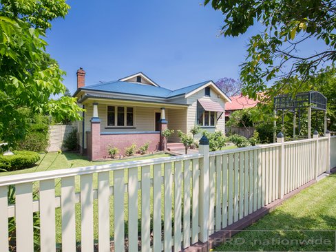 19 Queen Street, LORN NSW 2320