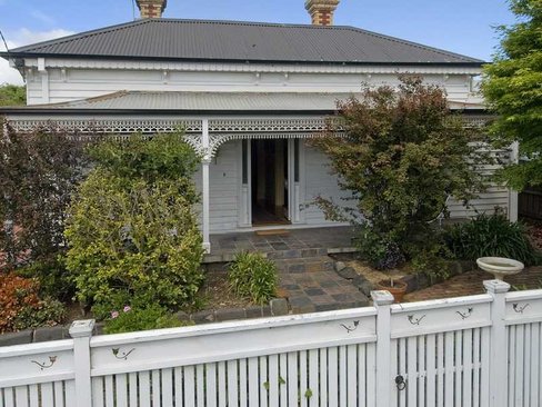 19 Roebuck Street Newtown 3220